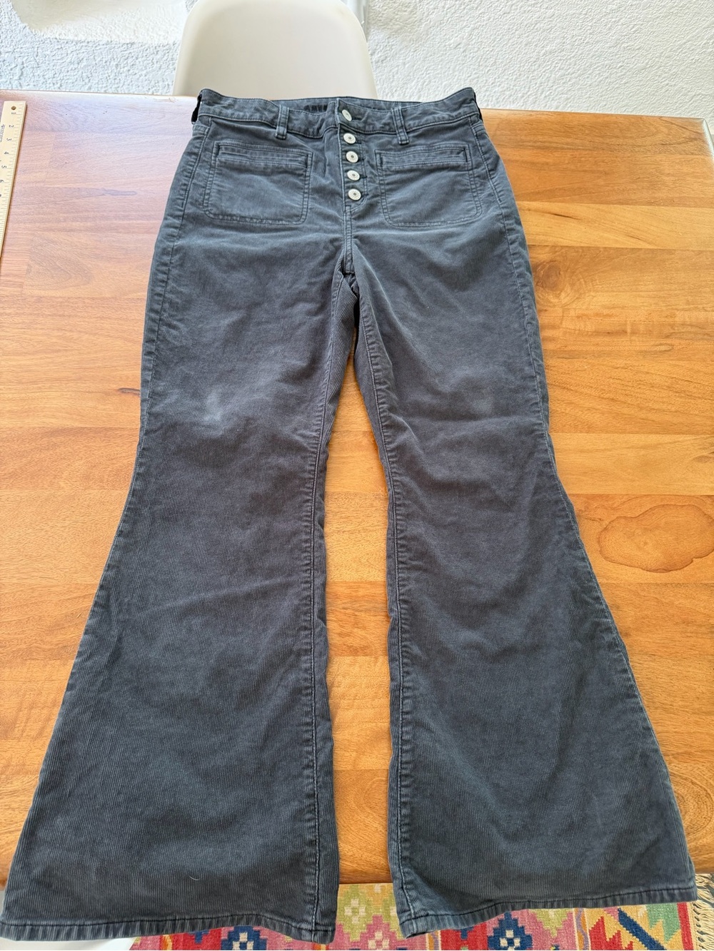 American Eagle Outfitters Super High-Rise Flare Corduroy in Gray Size 10 Short - Picture 1 of 12